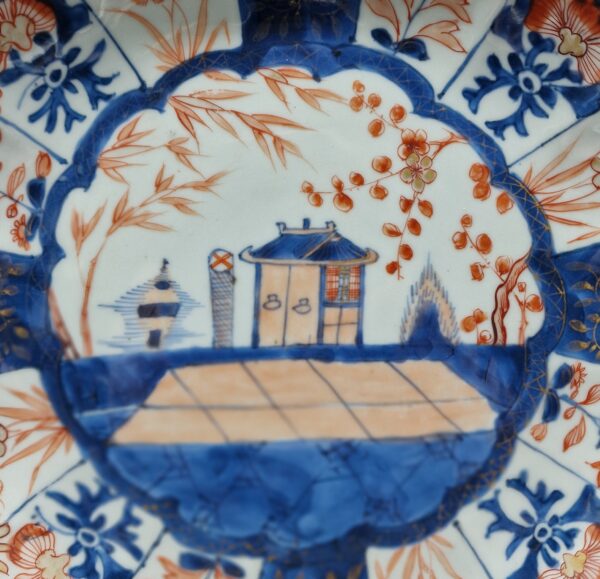 Chine - Plat creux polylobé - Décor Imari - Kangxi - 1700 – Image 2