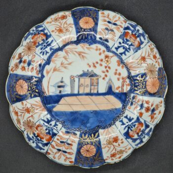 Chine - Plat creux polylobé - Décor Imari - Kangxi - 1700