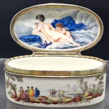 Tournai - Boite en Porcelaine tendre de Tournai décor Polychrome - 18ème