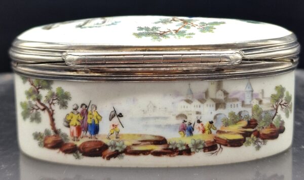 Tournai - Boite en Porcelaine tendre de Tournai décor Polychrome - 18ème – Image 5