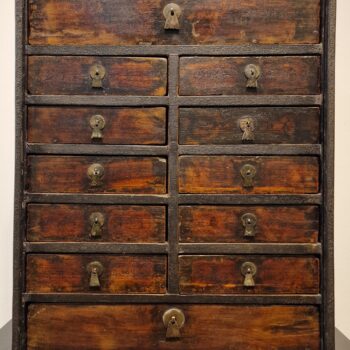 Chine - Petit cabinet à tiroirs et à guillotine - Hong mu - 19ème.