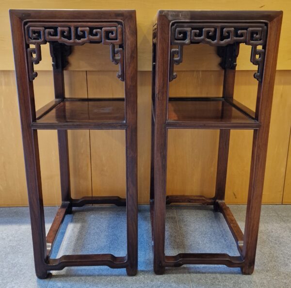 Chine - Paire de sellettes à tablettes - Hong mu - 1900 – Image 3