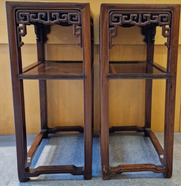 Chine - Paire de sellettes à tablettes - Hong mu - 1900 – Image 4