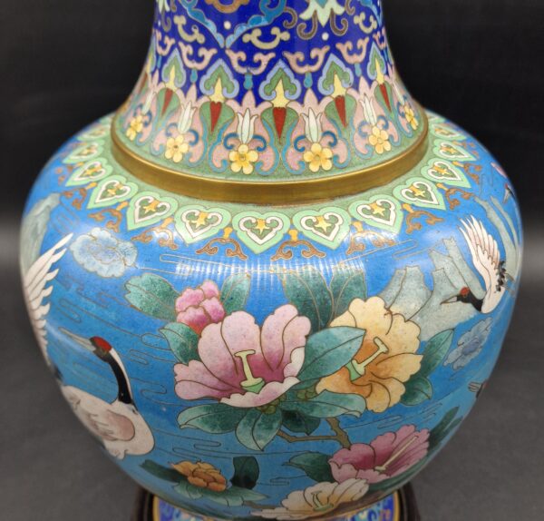 Chine - Paire de vases cloisonnés au décor de grues - Milieu 20ème. – Image 3