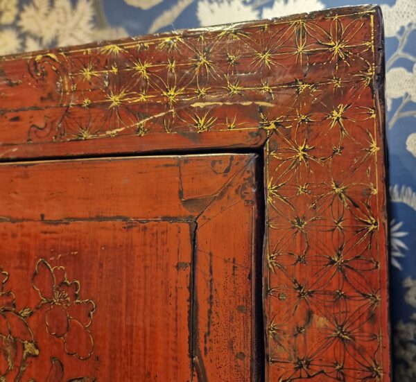 Chine - Paire de cabinets jumeaux rouge et or - Fin Dynastie Qing - Début 20ème – Image 7