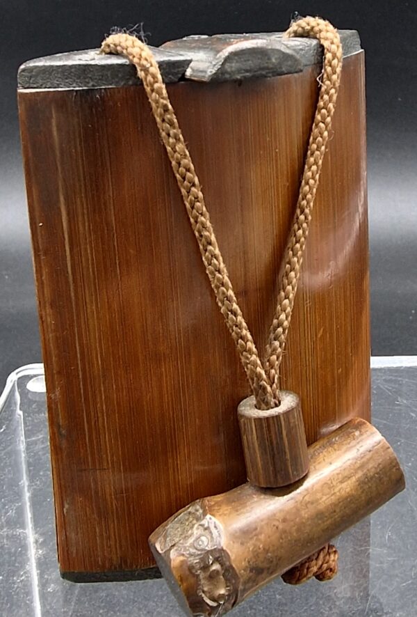 Japon - Inro à une case en bois laqué - Edo - 19ème.