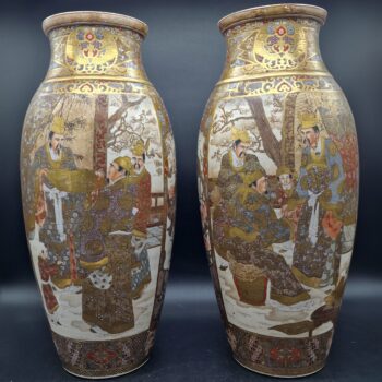 Japon - Jolie et rare paire de grands vases en faïence de Satsuma - Meiji - 19ème.