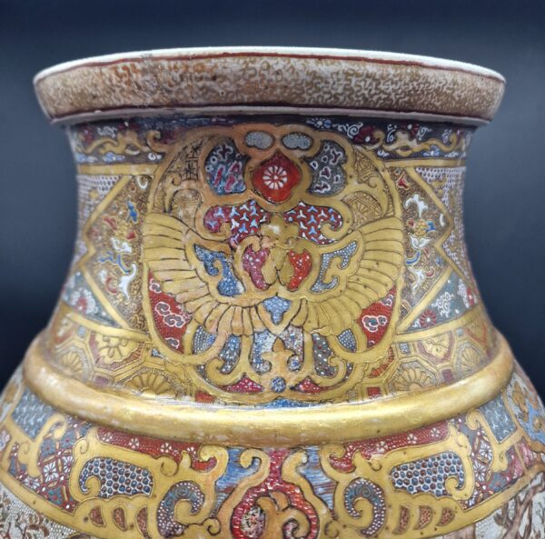 Japon - Jolie et rare paire de grands vases en faïence de Satsuma - Meiji - 19ème. – Image 11