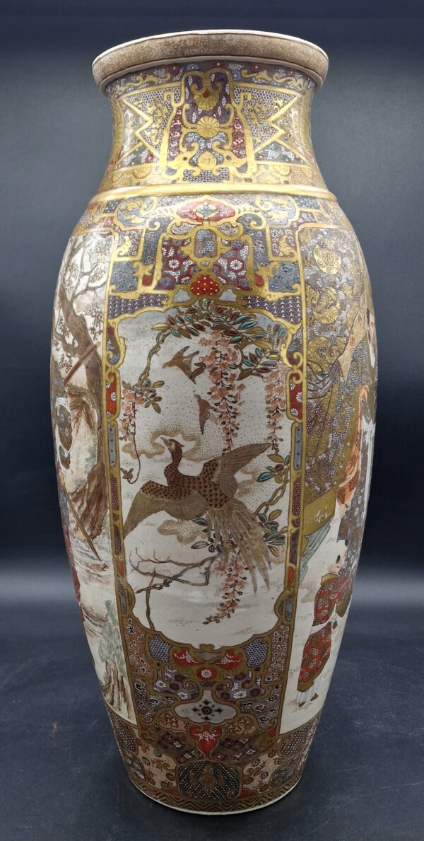 Japon - Jolie et rare paire de grands vases en faïence de Satsuma - Meiji - 19ème. – Image 7