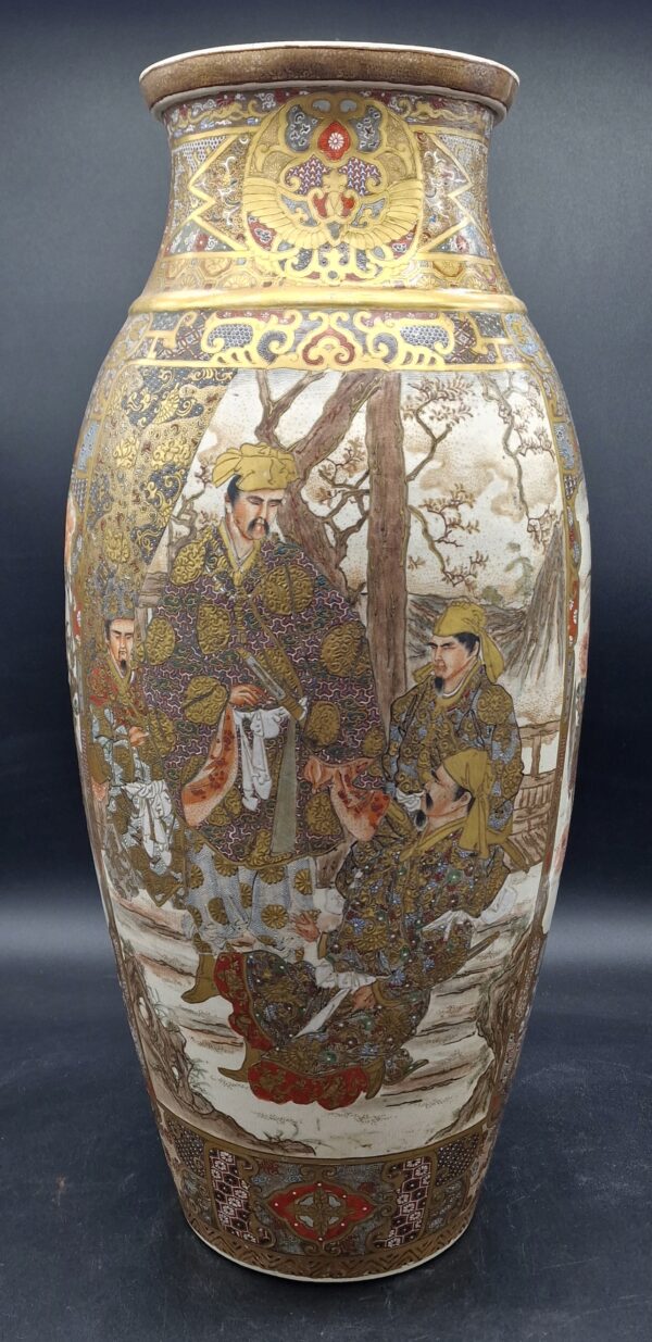 Japon - Jolie et rare paire de grands vases en faïence de Satsuma - Meiji - 19ème. – Image 6