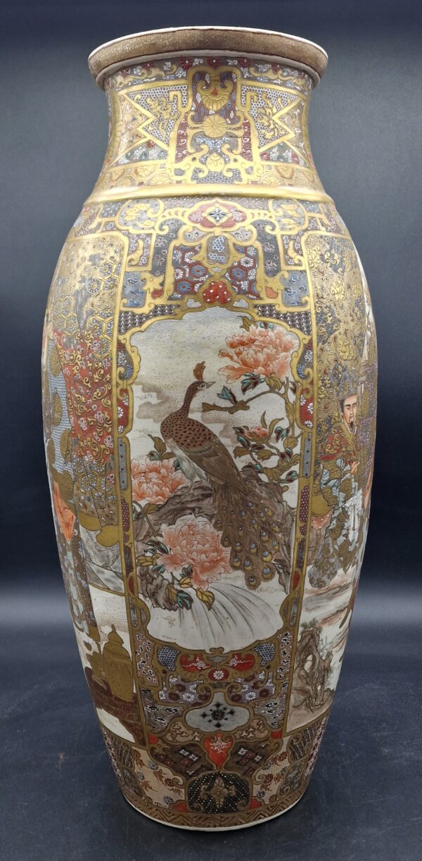 Japon - Jolie et rare paire de grands vases en faïence de Satsuma - Meiji - 19ème. – Image 5