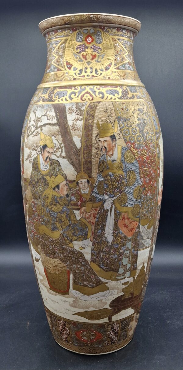 Japon - Jolie et rare paire de grands vases en faïence de Satsuma - Meiji - 19ème. – Image 4