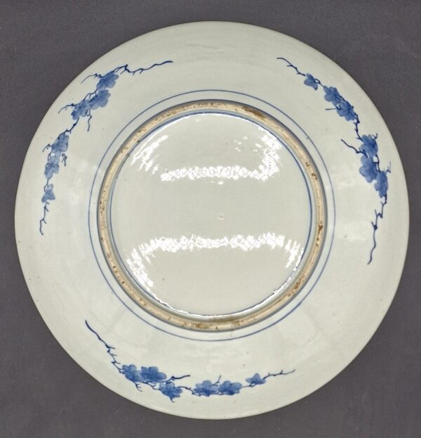 Japon - Plat rond à décor de carpes - Arita - Edo - 18ème – Image 3