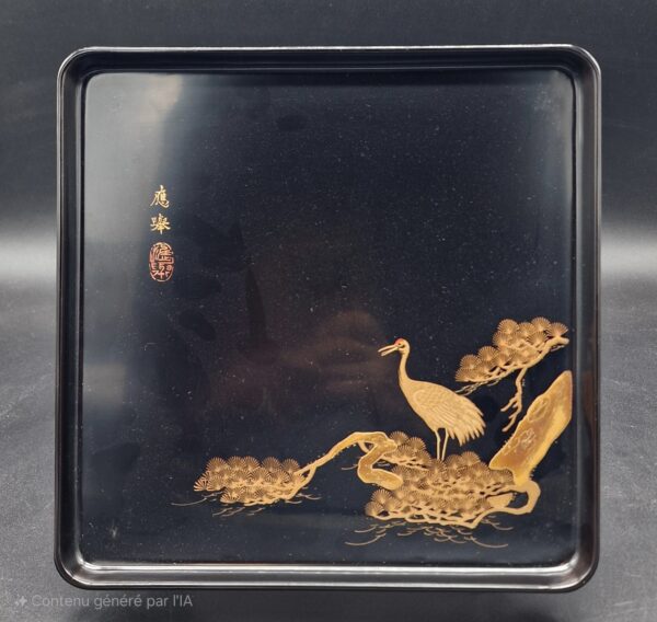 Japon - Plateau en bois laqué décor floral et oiseau - Hiramaki-e - Signé - Shōwa.