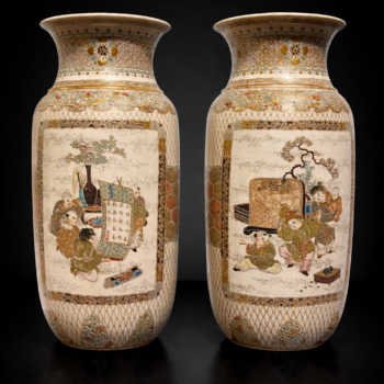 Japon - Paire de vases en faïences de Satsuma - Meiji - Fin 19ème.