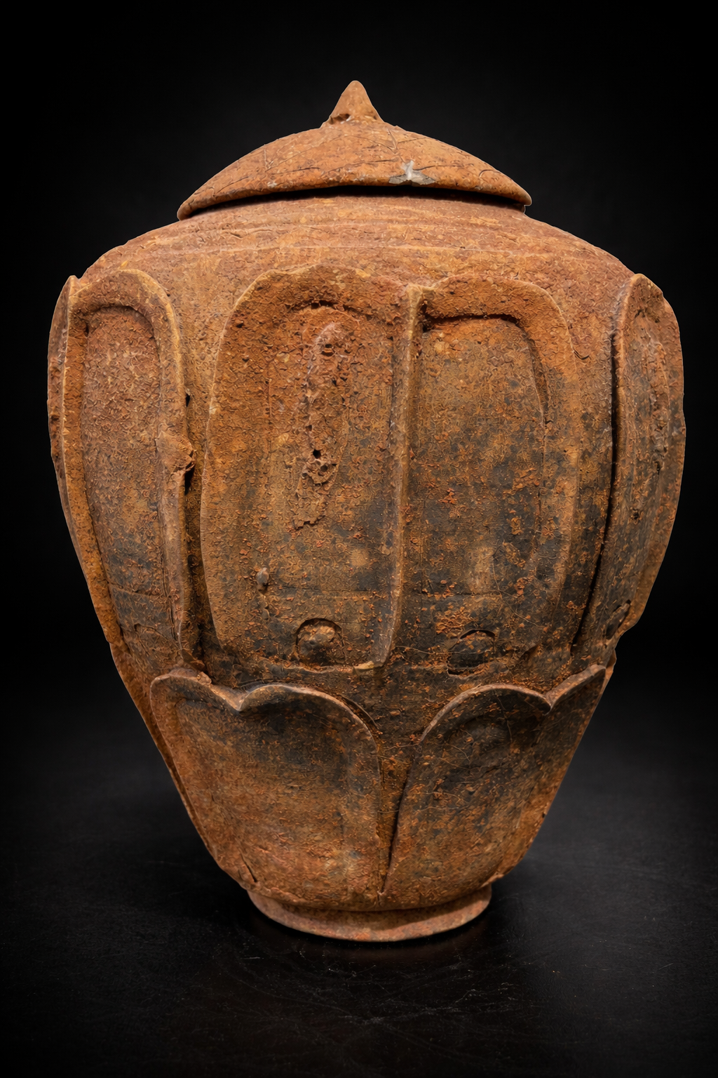 Chine - Rare Urne Funéraire "Hunping" à Décor de Lotus - Période des Six Dynasties, Dynastie Jin (265 – 420 ap. J.-C.) – Image 2