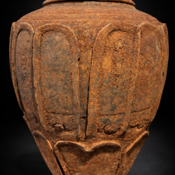 Chine - Rare Urne Funéraire "Hunping" à Décor de Lotus - Période des Six Dynasties, Dynastie Jin (265 – 420 ap. J.-C.)