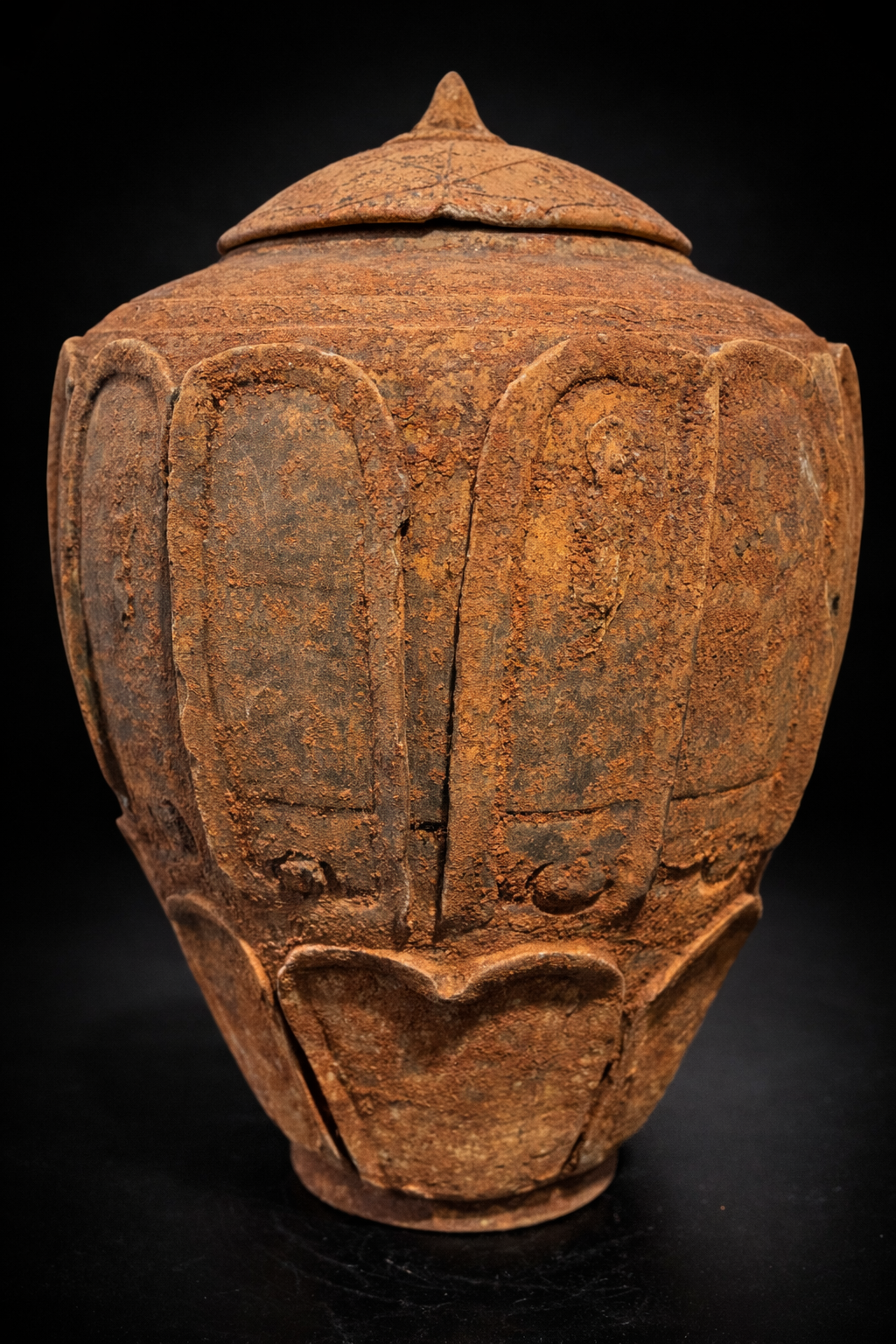 Chine - Rare Urne Funéraire "Hunping" à Décor de Lotus - Période des Six Dynasties, Dynastie Jin (265 – 420 ap. J.-C.)