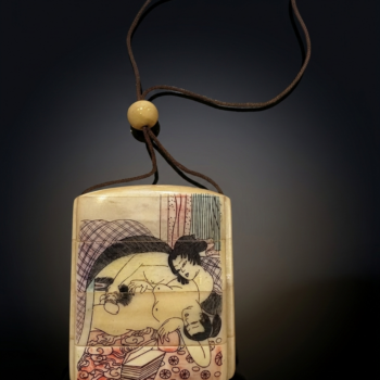 Japon - Inrō en os gravé - décor shunga - Meiji
