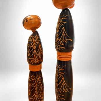 Japon - Paire de Sōsaku Kokeshi 34 et 27 cm - Semishigure - Sato Suigai - Showa 60/70